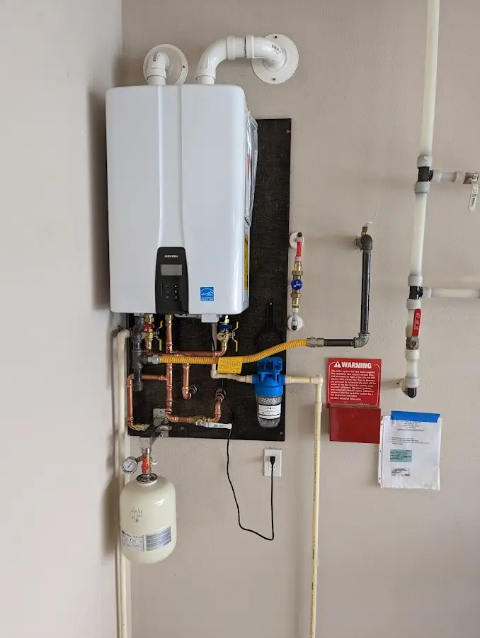 Professional plumber installing copper piping in a Cuba home